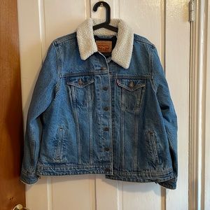 NWOT Levi’s Sherpa Denim Jacket